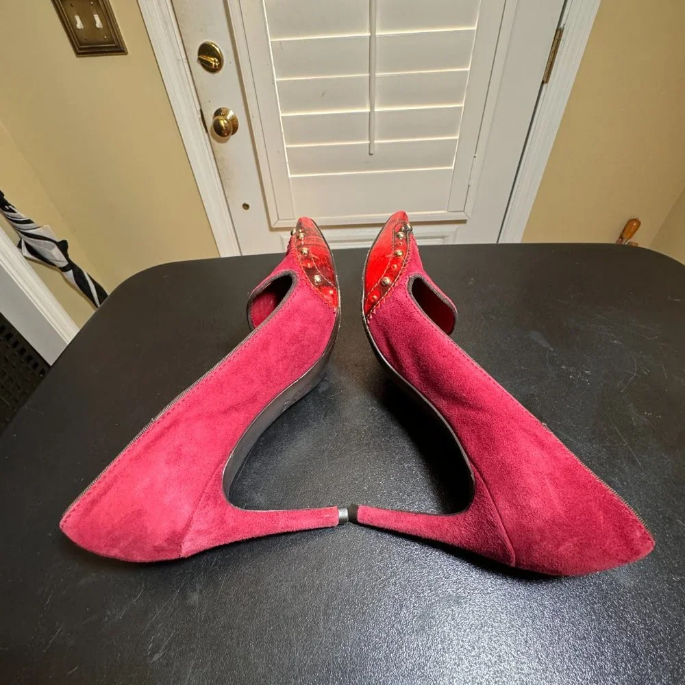Tory Burch size 6.5 burgundy suede/ red tortoise patent with gold studs pump